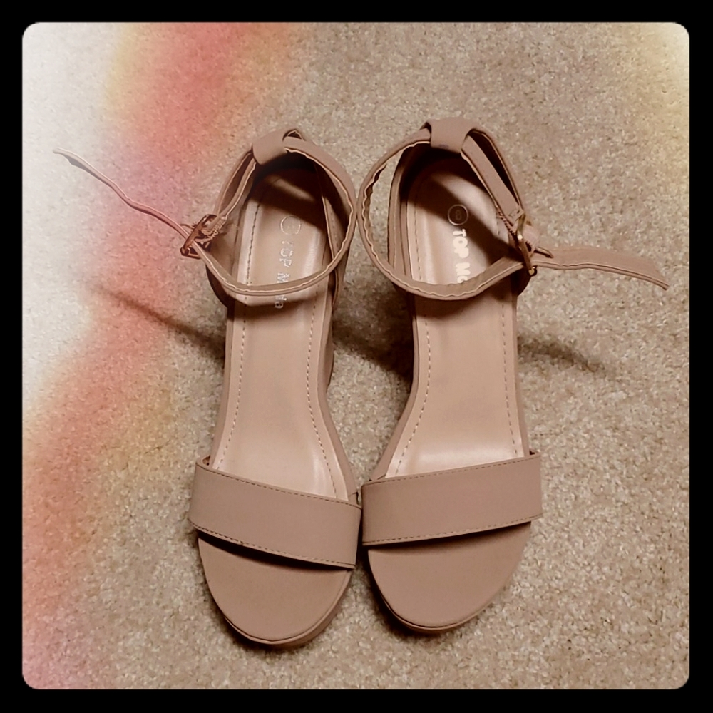 Women's nude wedges